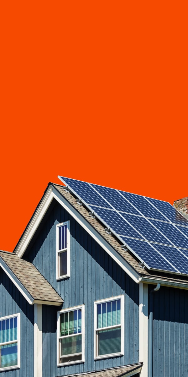 Hausdach mit einer Photovoltaik-Anlage