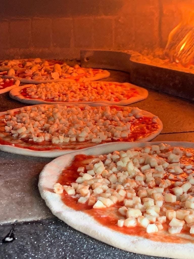 Pizza Gerichte der Trattoria Lucania