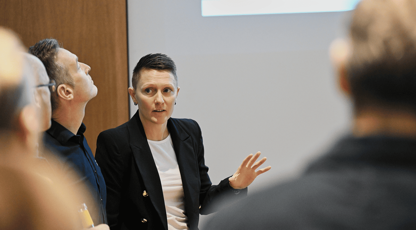 Michelle Dewald bei einer Präsentation vor Führungskräften