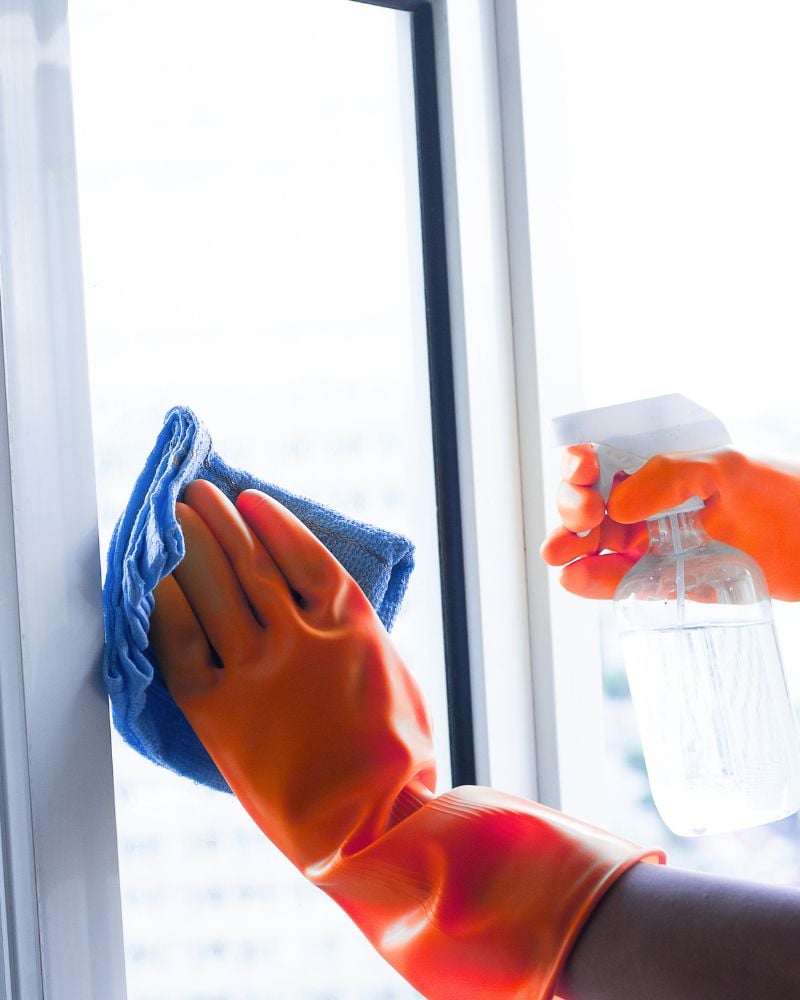 Fensterreinigung per Hand